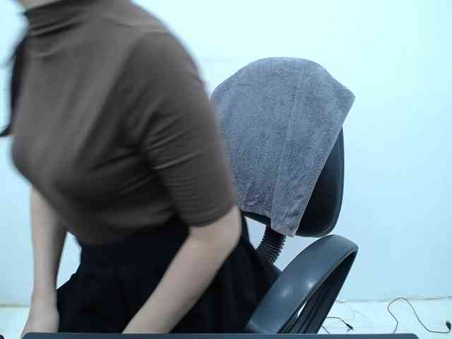 Lady-Young webcam