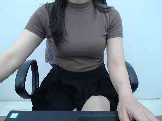 Lady-Young webcam