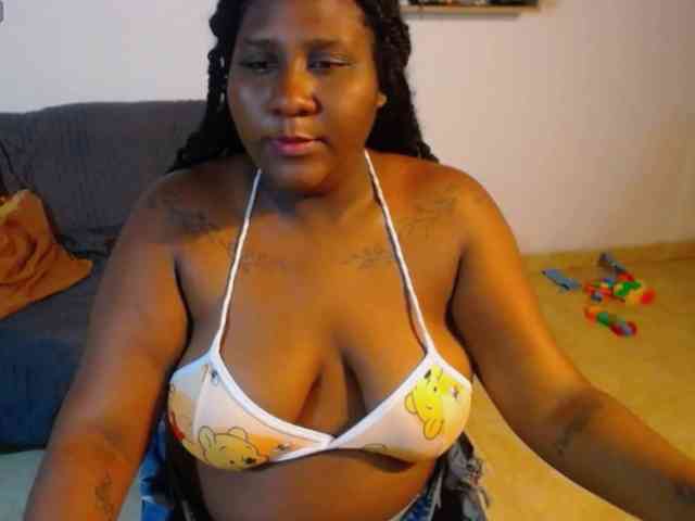 EmmaDiaz2 Live Webcam on BongaCams