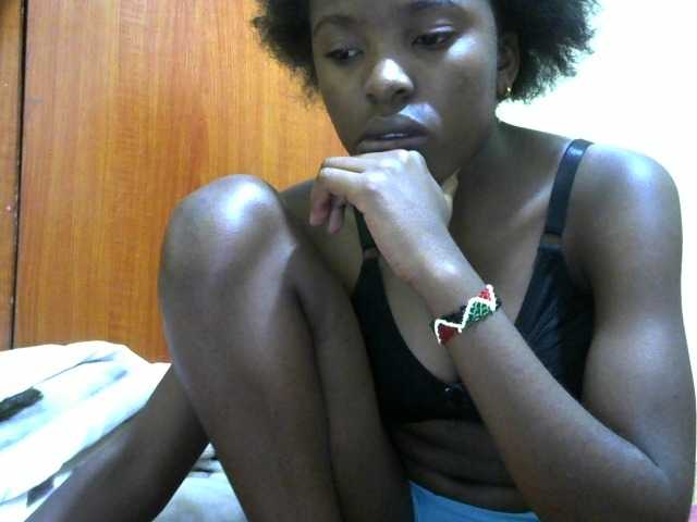 Petitepussie Live Cam on BongaCams