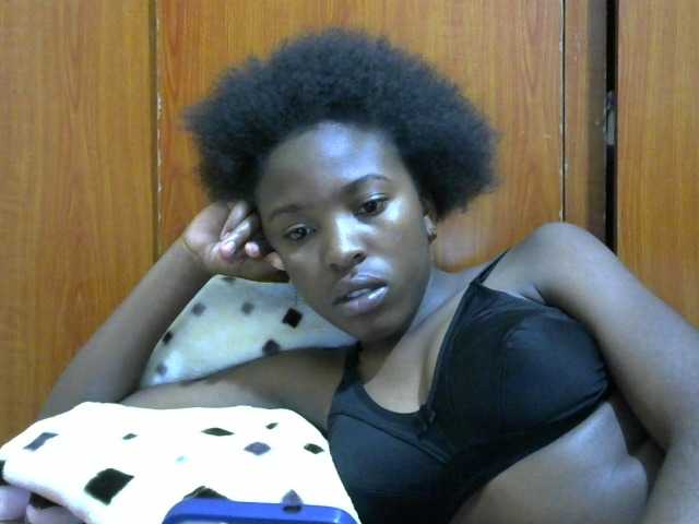 Petitepussie Live Cam on BongaCams