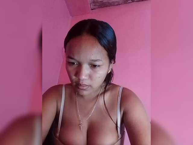 Vaninah's BongaCams show and profile