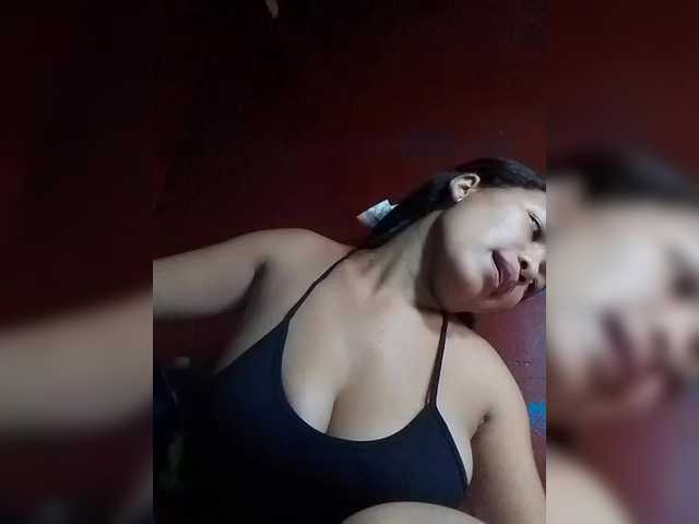 Vaninah's BongaCams show and profile