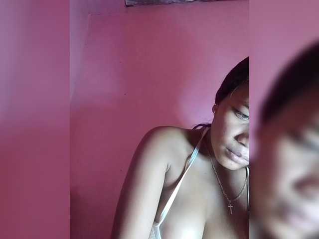 Vaninah's BongaCams show and profile