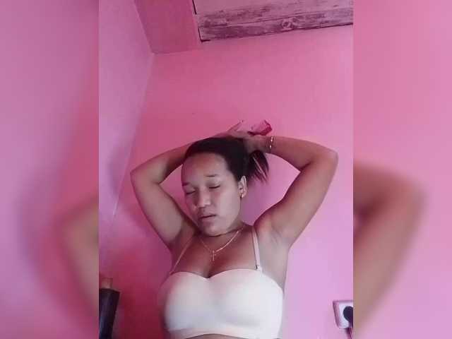 Vaninah's BongaCams show and profile