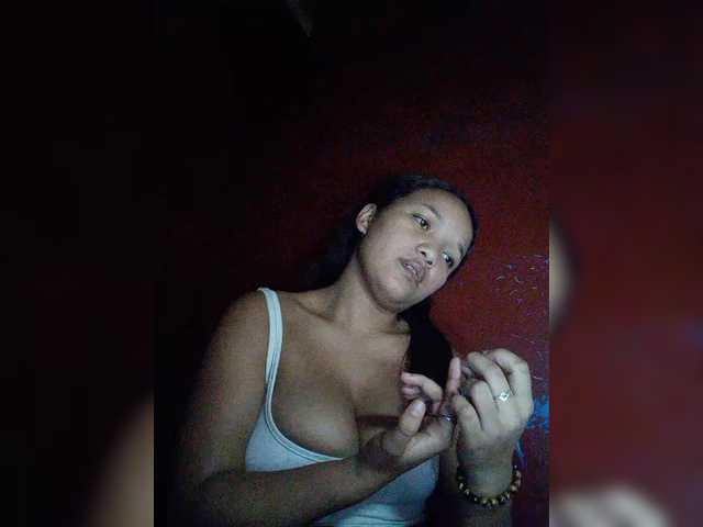 Vaninah's BongaCams show and profile