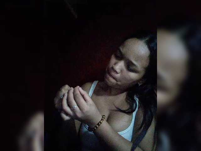 Vaninah's BongaCams show and profile