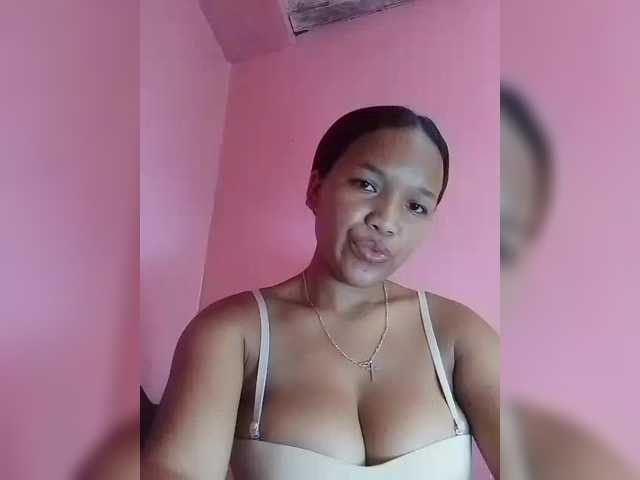 Vaninah's BongaCams show and profile