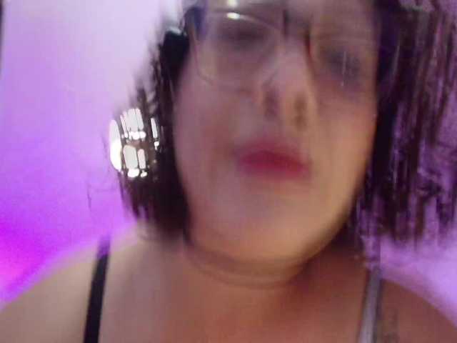 juliramirez2's BongaCams show and profile