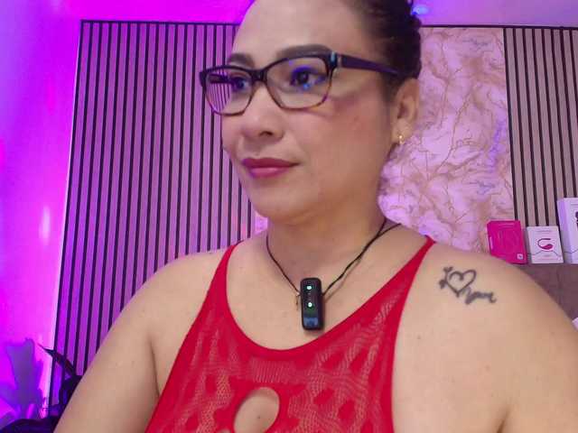 juliramirez2's BongaCams show and profile