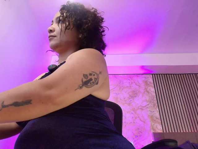 juliramirez2's BongaCams show and profile