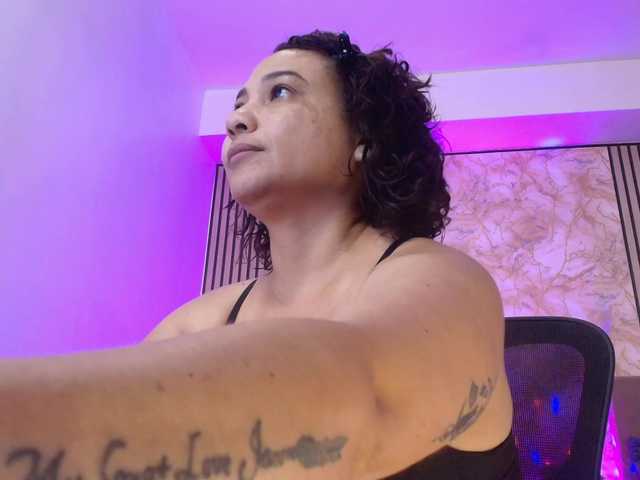 juliramirez2's BongaCams show and profile