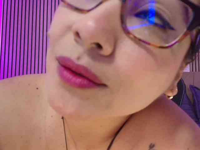 juliramirez2 Live Webcam on BongaCams