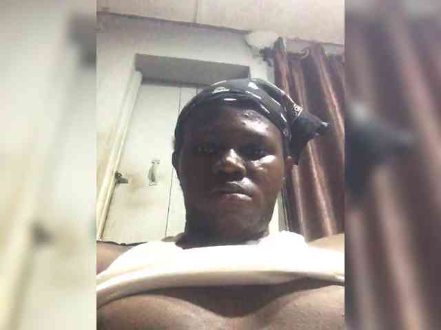 Naughtygbola Live Webcam on BongaCams