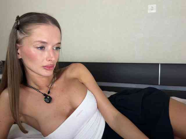 Fantasy_Moonlight webcam