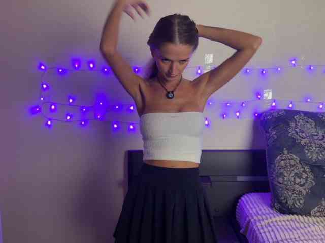 Fantasy_Moonlight webcam