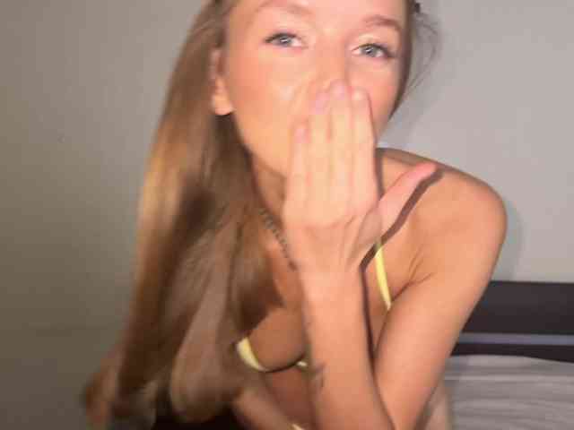 Fantasy_Moonlight webcam