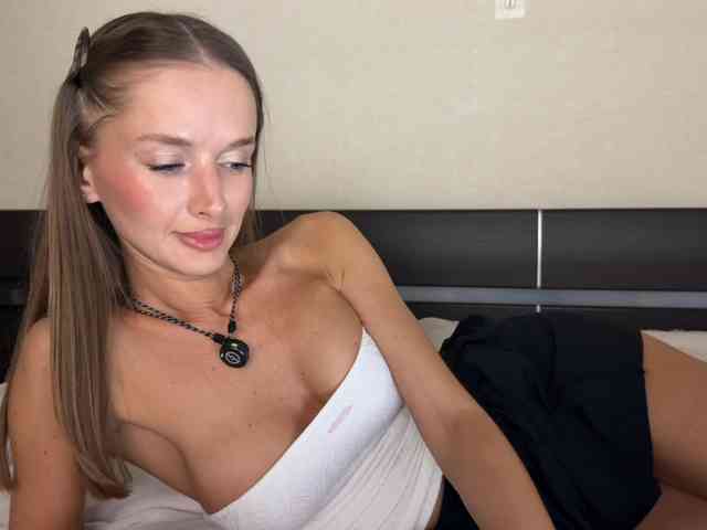 Fantasy_Moonlight webcam