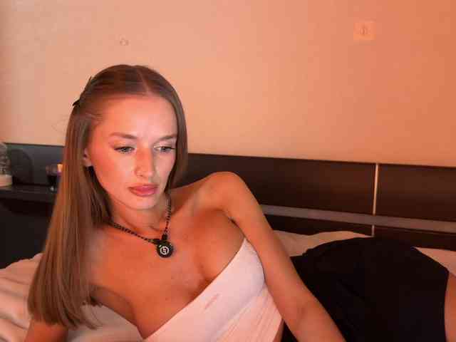 Fantasy_Moonlight webcam