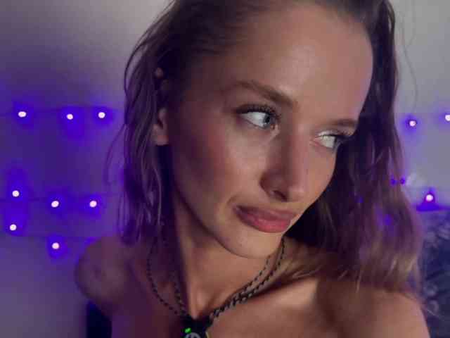 Fantasy_Moonlight webcam