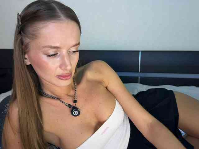 Fantasy_Moonlight webcam