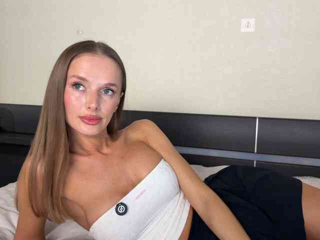 Fantasy_Moonlight webcam