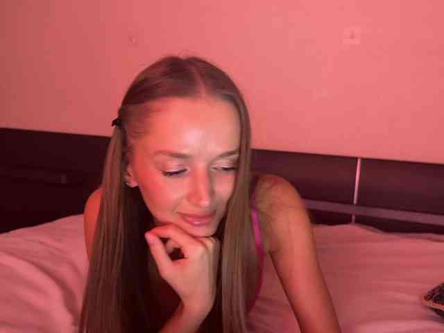 Fantasy_Moonlight webcam