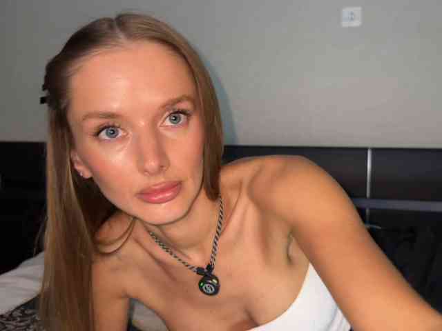 Fantasy_Moonlight webcam