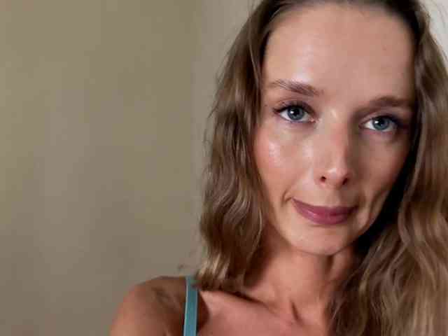 Fantasy_Moonlight webcam