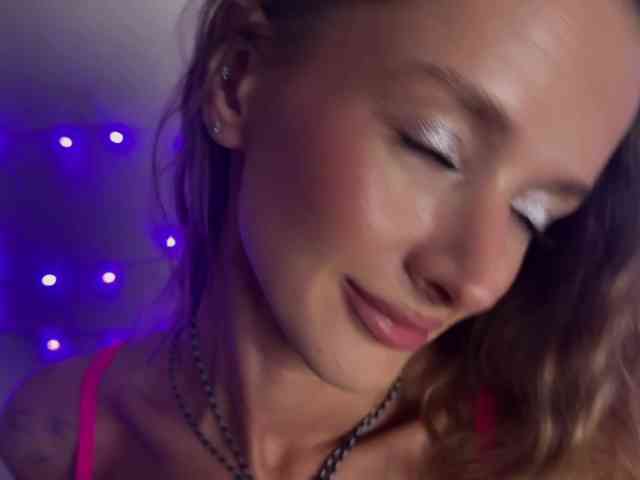 Fantasy_Moonlight webcam