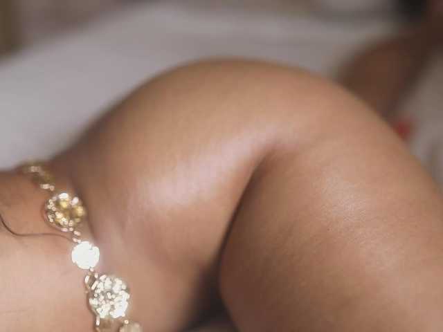 suzysuz's BongaCams show and profile