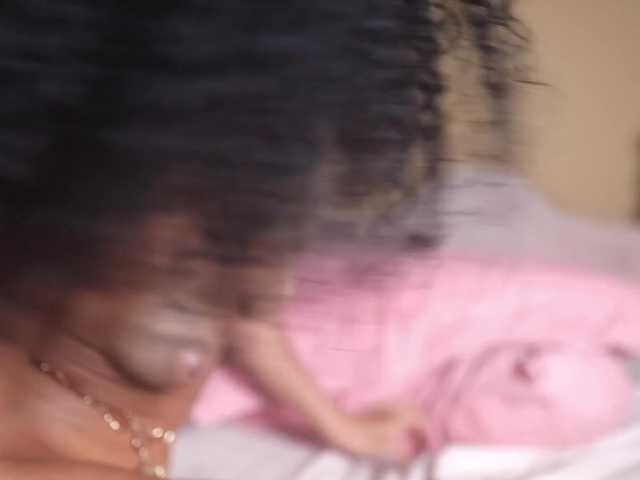 suzysuz's BongaCams show and profile