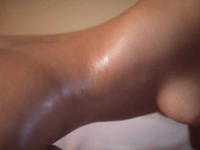 suzysuz's BongaCams show and profile