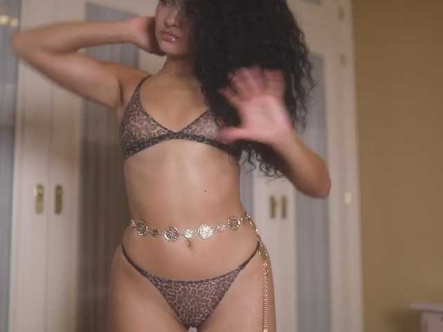 suzysuz's BongaCams show and profile