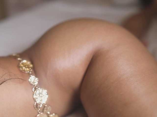 suzysuz's BongaCams show and profile