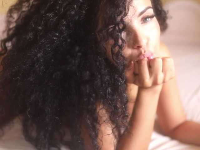 suzysuz's BongaCams show and profile