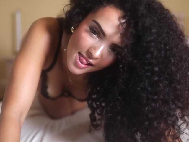 suzysuz's BongaCams show and profile