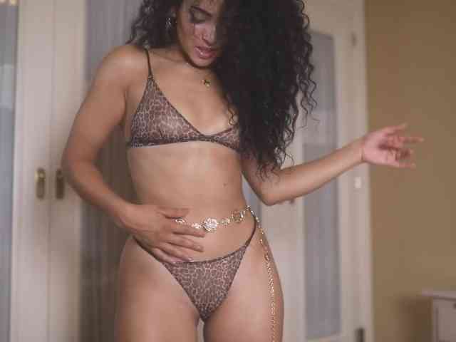 suzysuz Live Webcam on BongaCams