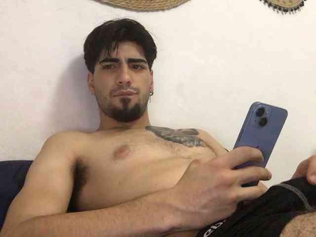 Jovencitobcn21 Live Webcam on BongaCams