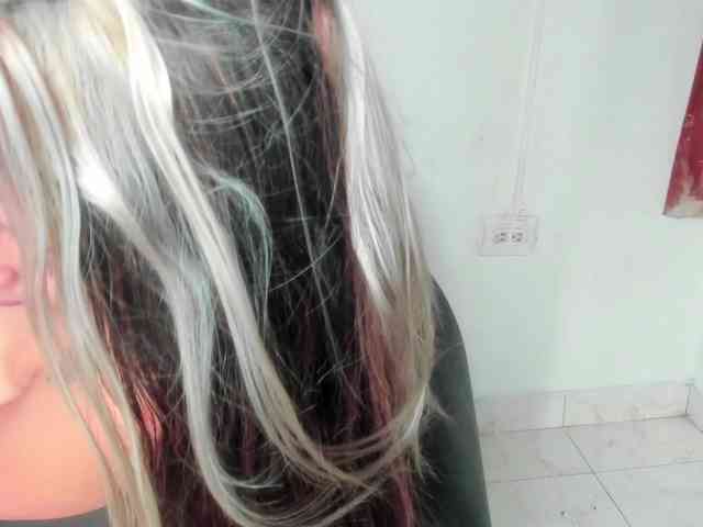 AmazingGroupHot69 webcam