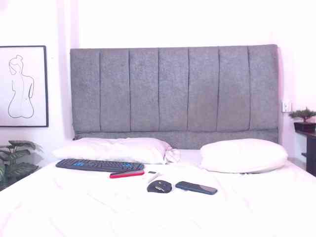 SophieAndAlix webcam