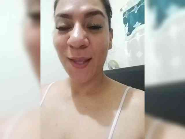 LuanaFranccesca webcam