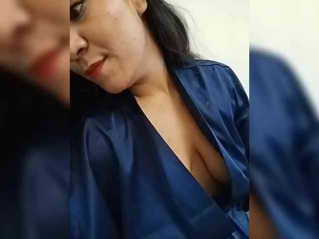 LuanaFranccesca webcam