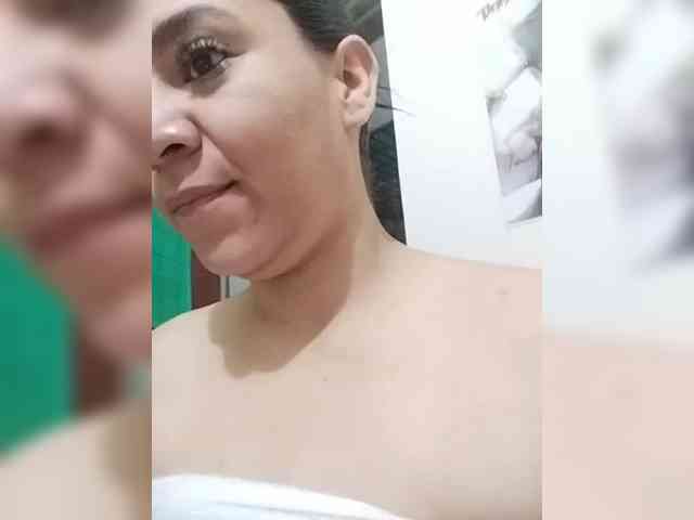 LuanaFranccesca webcam