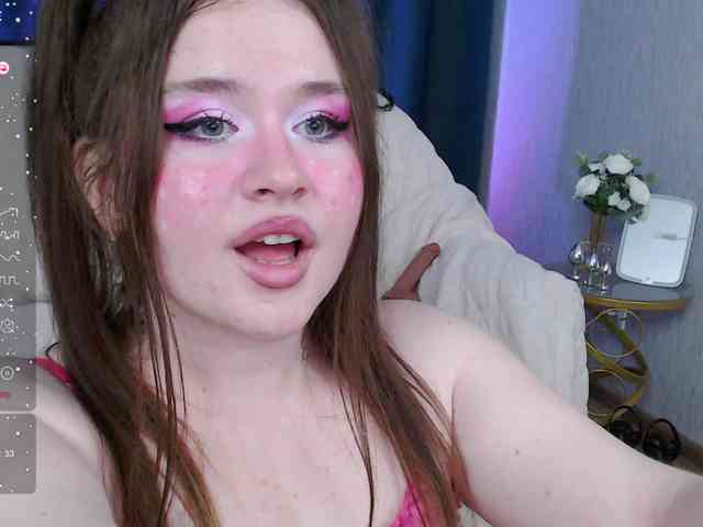 Charming--huntress webcam