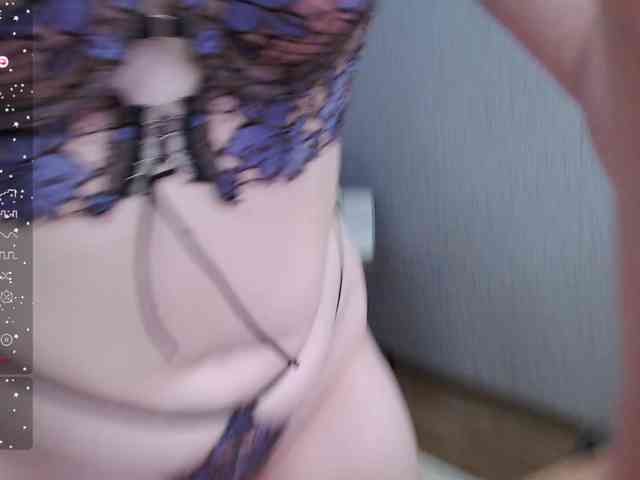Charming--huntress webcam