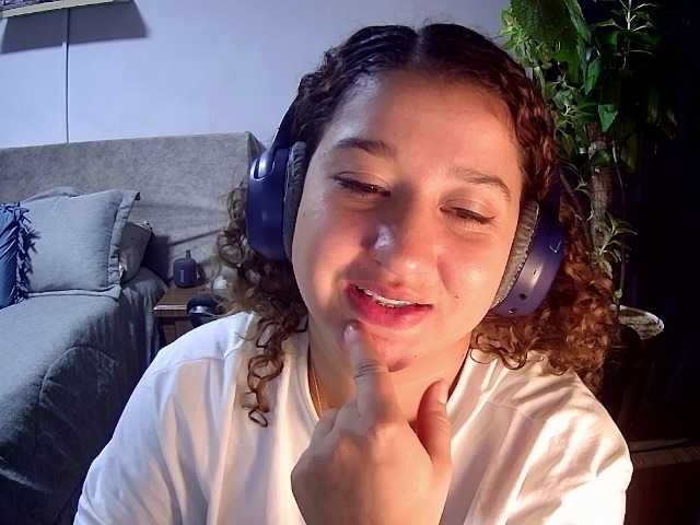 Silverlbeekerry's BongaCams show and profile