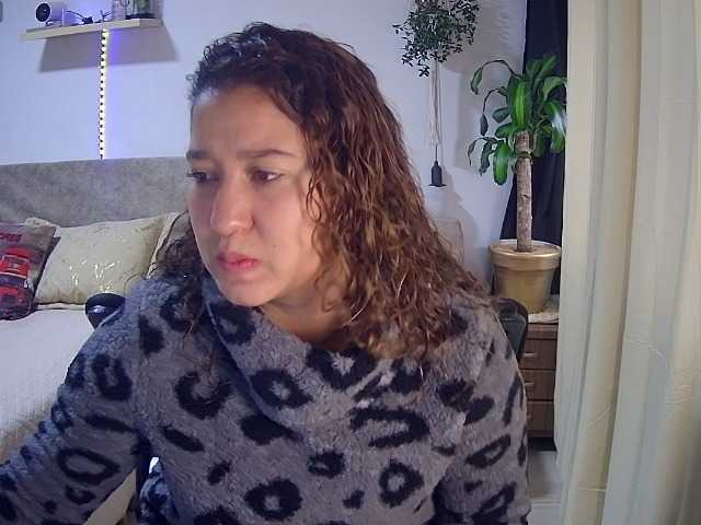 Silverlbeekerry's BongaCams show and profile