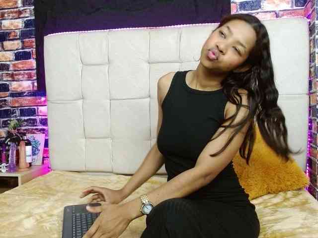 marilunabrown303av webcam