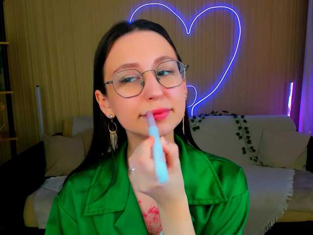 YourLovellyStory's BongaCams show and profile